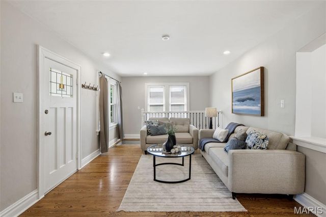 7071 Mardel Avenue, St Louis, MO 63109