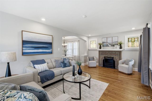 7071 Mardel Avenue, St Louis, MO 63109