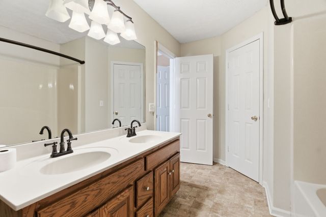 210 Rachel Ct, White House, TN 37188