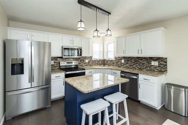 2821 SW Homestead Circle, Ankeny, IA 50023