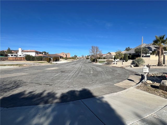 16481 Iwa, Apple Valley, CA 92307