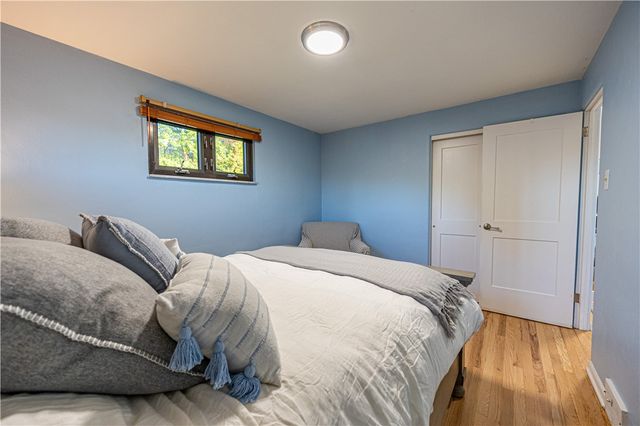 624 Fort Couch Rd, Upper St Clair, PA 15241