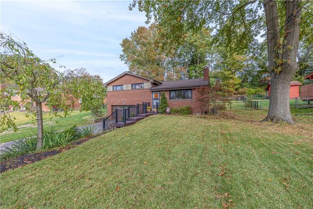 624 Fort Couch Rd, Upper St Clair, PA 15241