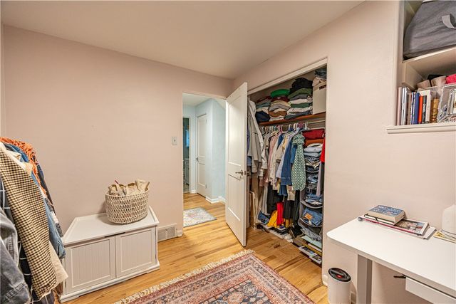 624 Fort Couch Rd, Upper St Clair, PA 15241