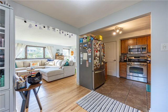 624 Fort Couch Rd, Upper St Clair, PA 15241