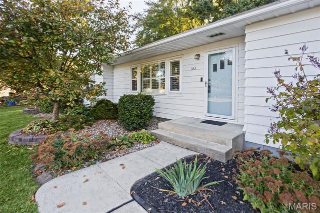163 Norwood Place, East Alton, IL 62024