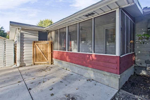 163 Norwood Place, East Alton, IL 62024