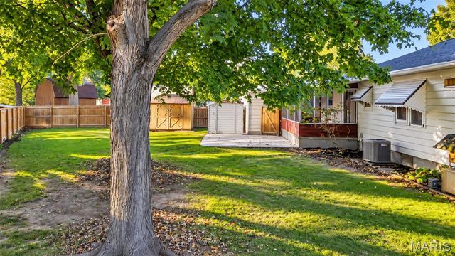163 Norwood Place, East Alton, IL 62024