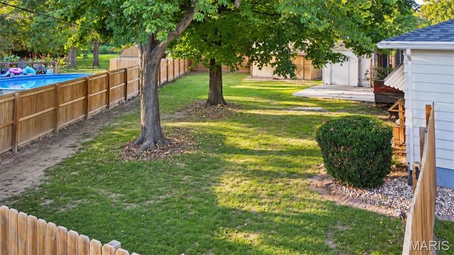 163 Norwood Place, East Alton, IL 62024