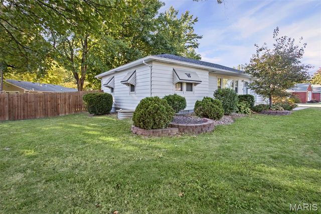163 Norwood Place, East Alton, IL 62024