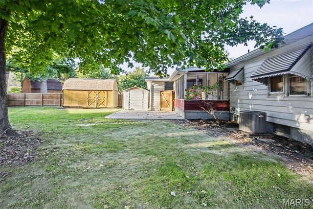 163 Norwood Place, East Alton, IL 62024