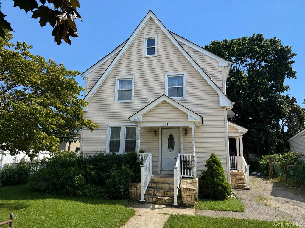 114 Leonard Avenue, Freeport, NY 11520