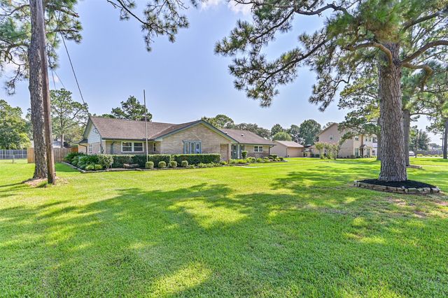 803 Greenbriar Avenue, Friendswood, TX 77546