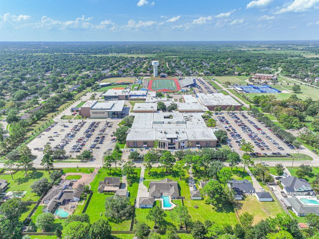 803 Greenbriar Avenue, Friendswood, TX 77546