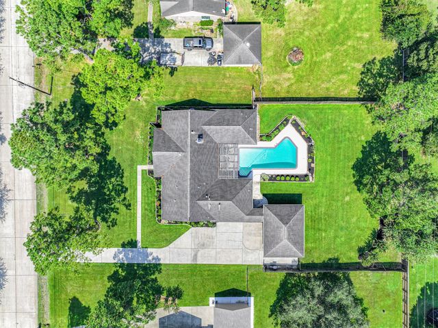 803 Greenbriar Avenue, Friendswood, TX 77546