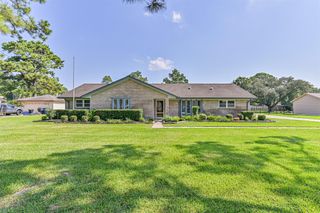 803 Greenbriar Avenue, Friendswood, TX 77546