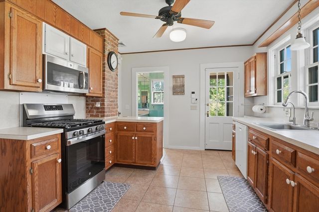 38 Oxford Street, Springfield, MA 01108