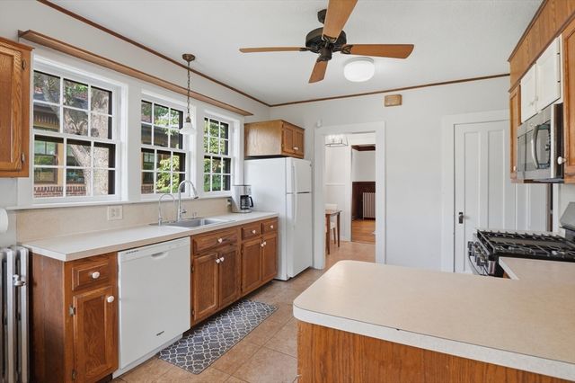 38 Oxford Street, Springfield, MA 01108
