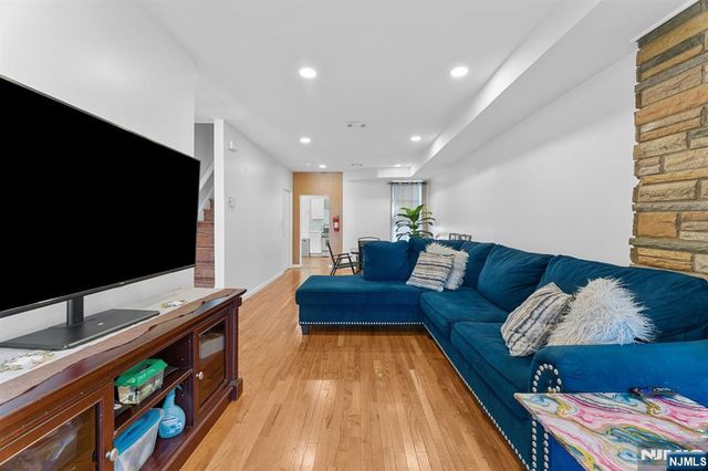 37 Emmet, Newark, NJ 07114