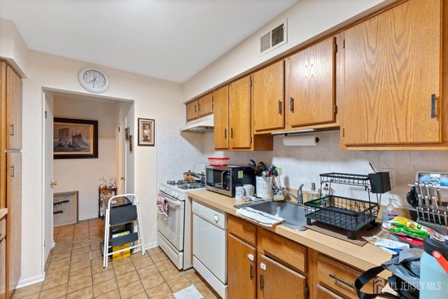 55 Riverbend Drive, North Brunswick, NJ 08902