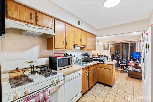 55 Riverbend Drive, North Brunswick, NJ 08902