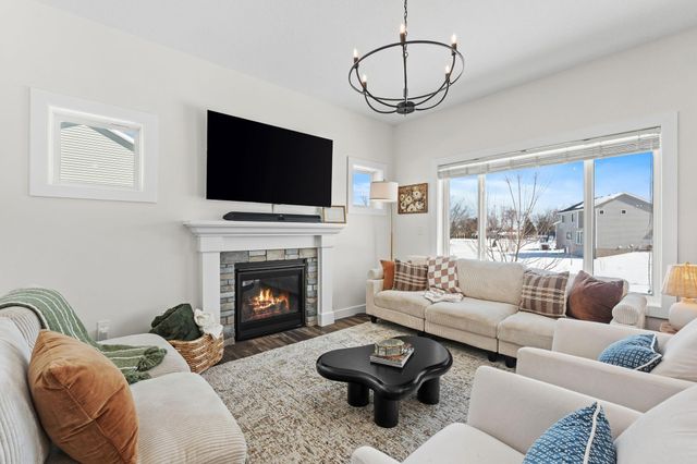 1671 Riverside Drive, Shakopee, MN 55379