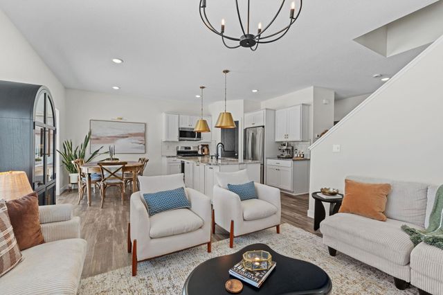 1671 Riverside Drive, Shakopee, MN 55379