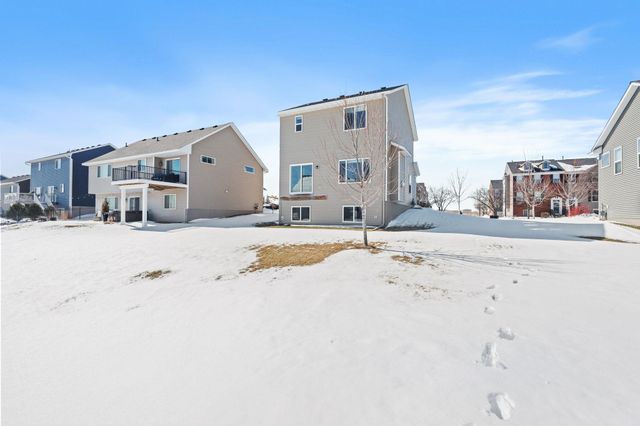 1671 Riverside Drive, Shakopee, MN 55379