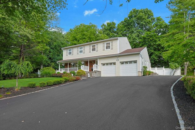 32 Sandstone Trail, New City, NY 10956