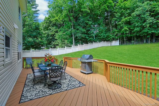 32 Sandstone Trail, New City, NY 10956