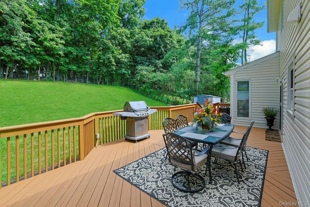 32 Sandstone Trail, New City, NY 10956