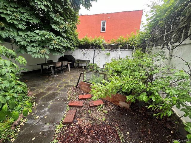 99-22 34th Ave, Corona, NY 11368