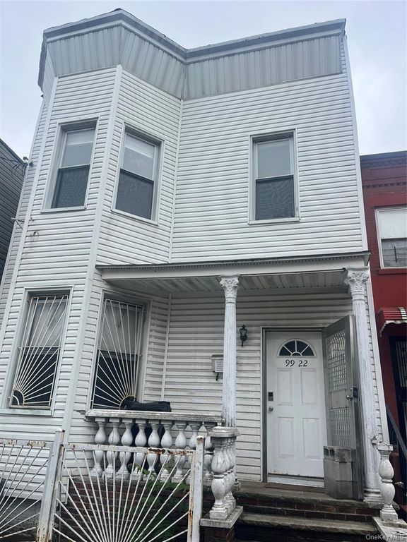 99-22 34th Ave, Corona, NY 11368