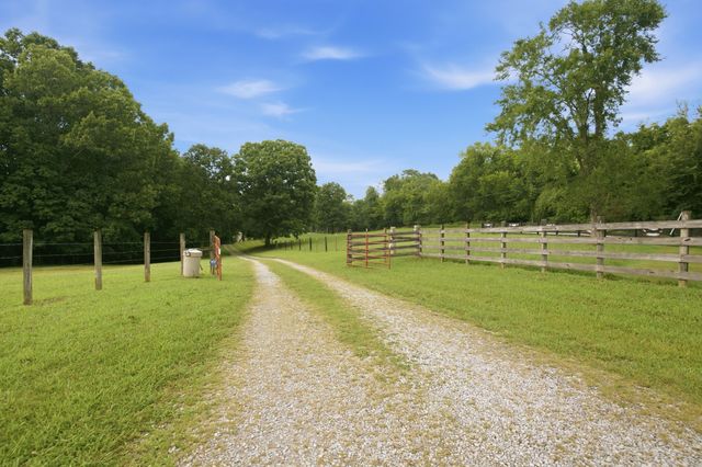 1376 Dividing Ridge Rd, Goodlettsville, TN 37072