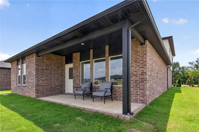 4566 W Triangle Street, Fayetteville, AR 72704
