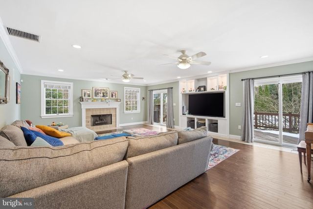 100 CAPTAINS WALK, Egg Harbor Township, NJ 08234