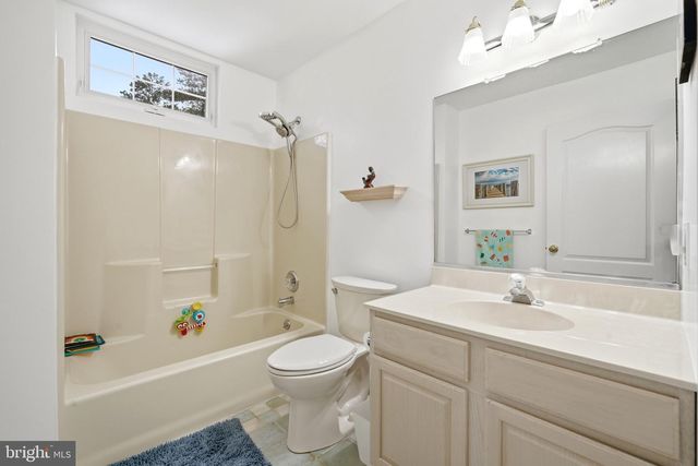 100 CAPTAINS WALK, Egg Harbor Township, NJ 08234