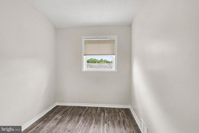 127 BLADEN RD, Baltimore, MD 21221