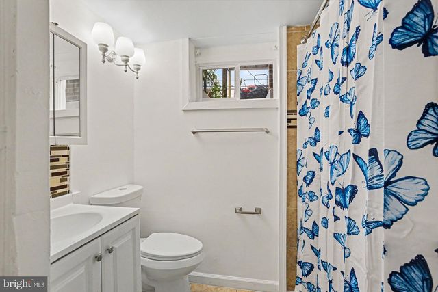127 BLADEN RD, Baltimore, MD 21221