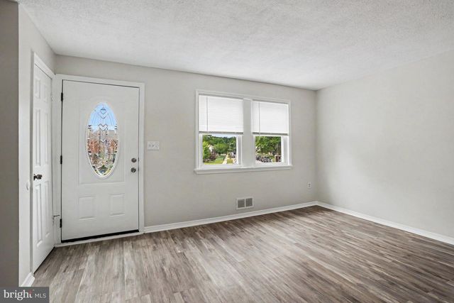 127 BLADEN RD, Baltimore, MD 21221