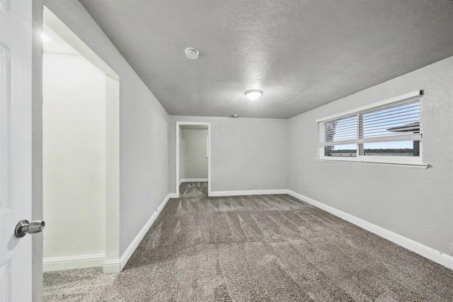 1374 E Gaschen Avenue, Fresno, CA 93725