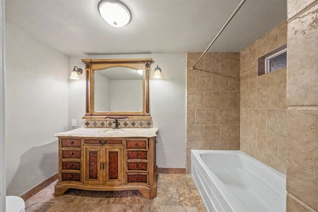 1374 E Gaschen Avenue, Fresno, CA 93725