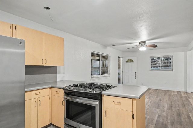 1374 E Gaschen Avenue, Fresno, CA 93725
