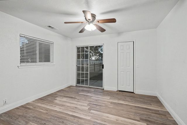 1374 E Gaschen Avenue, Fresno, CA 93725