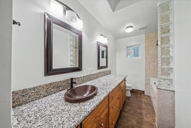 1374 E Gaschen Avenue, Fresno, CA 93725