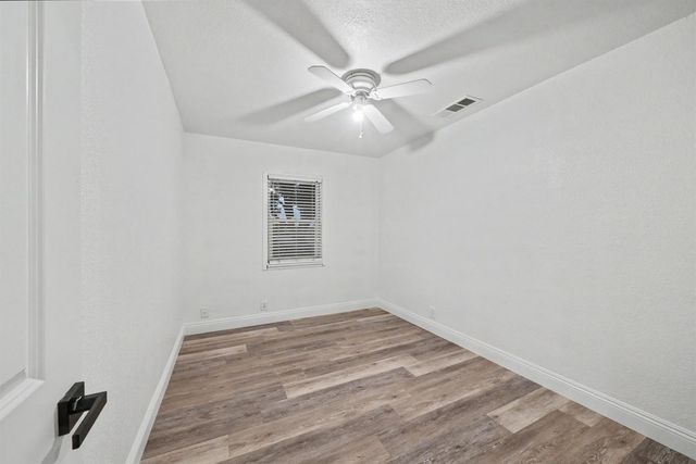 1374 E Gaschen Avenue, Fresno, CA 93725