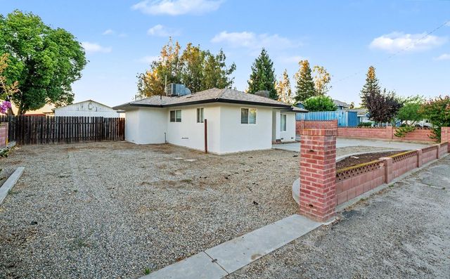 1374 E Gaschen Avenue, Fresno, CA 93725