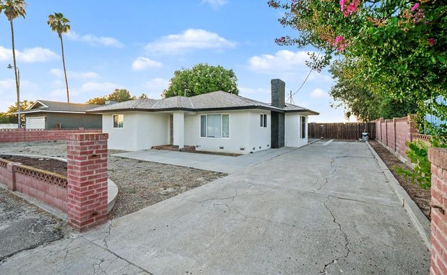 1374 E Gaschen Avenue, Fresno, CA 93725