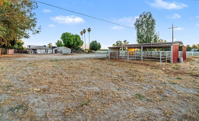 1374 E Gaschen Avenue, Fresno, CA 93725