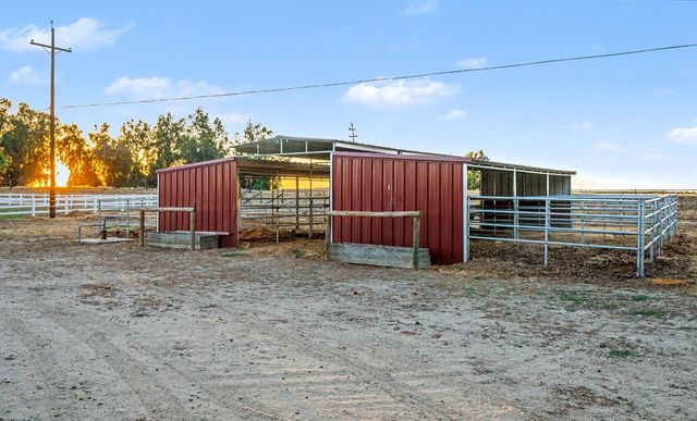 1374 E Gaschen Avenue, Fresno, CA 93725
